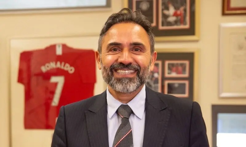 Professor Rayaz Malik develops AI-powered eye scan for early dementia detection